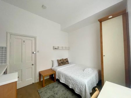 A studio apartment in a period building only 5 minutes away from Hammersmith tube station, W6 - Photo 5