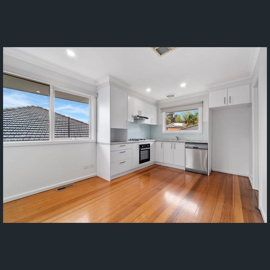 1/11 Grange Park Avenue, Doncaster, Vic 3108 - Photo 1