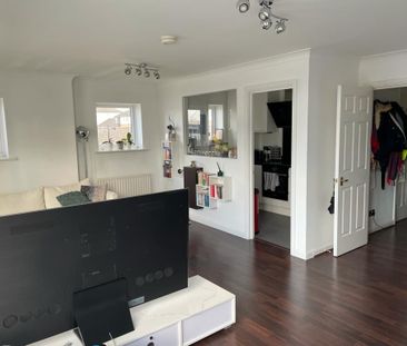 2 Bed Penthouse, Boleyn House, E16 - Photo 2