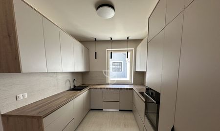 STUPAVA/MÁST 7- izbový novo-zrekonštruovaný RD s 5 parkovacími miestami - Photo 3