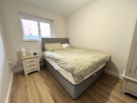 404 College Court Central, Belfast, BT1 6BZ - Photo 4