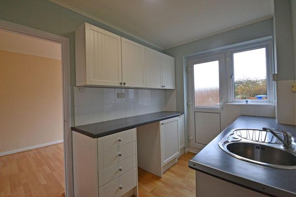 2 bedroom terraced house to rent - Photo 1