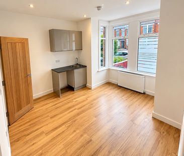 6 Bed Terraced House, Warwick Road, N11 - Photo 5