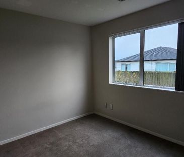Modern Renovated 2 Bedroom Unit - Photo 4