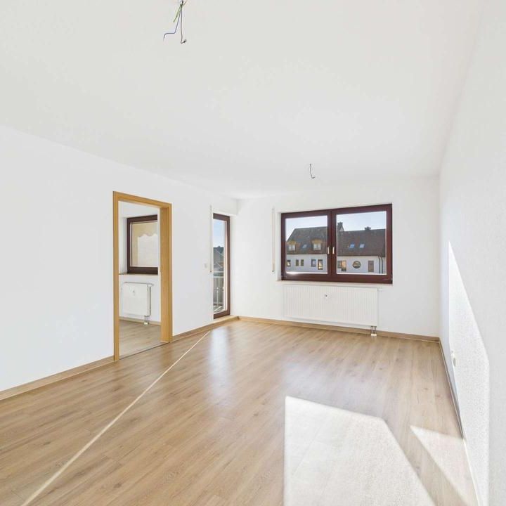 Sonnige 2-Raum-Wohnung mit Balkon in Auerbach - sofort bezugsbereit - Photo 1