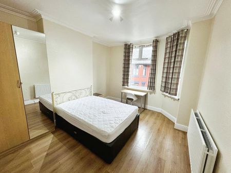 4 bedroom terraced house to rent - Photo 4