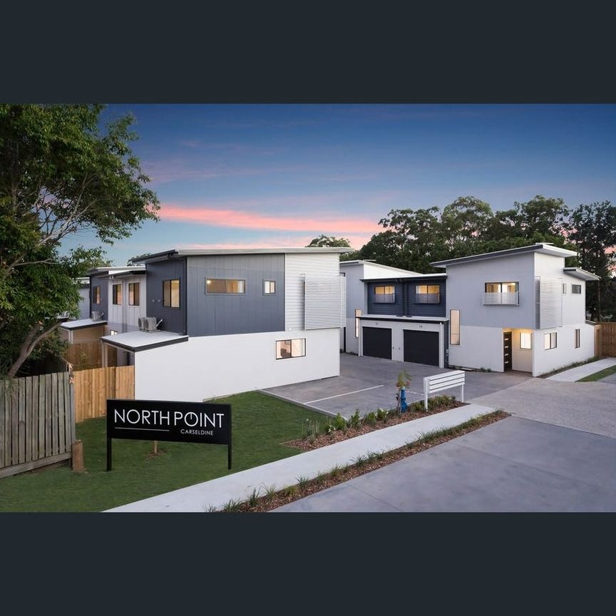 Modern 4-Bedroom Townhouse – Stylish, Spacious & Perfectly Located - Photo 1