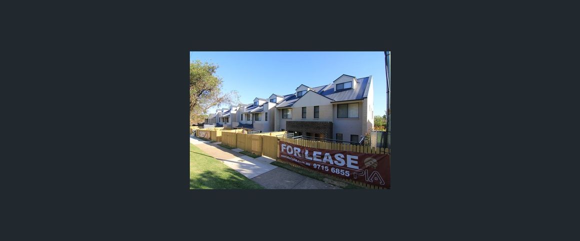 Comfortable 4 Bedroom Townhouse Ready For Lease! - Photo 1