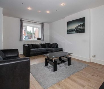 4 bedroom semi-detached house to rent - Photo 2