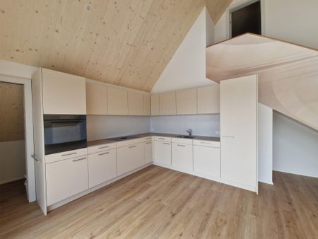 Neubezug – Exklusive 4½-Zimmer-Maisonettewohnung im Zweifamilienhaus - Photo 3