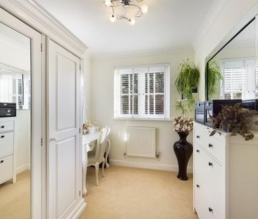 4 bedroom semi-detached house to rent - Photo 1