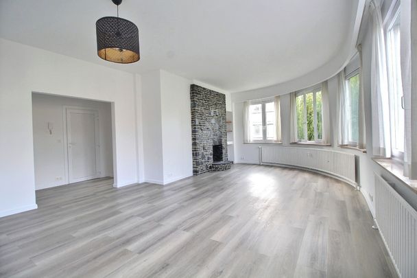 Mooi appartement met 2 slaapkamers, balkon en kelder - foto 1