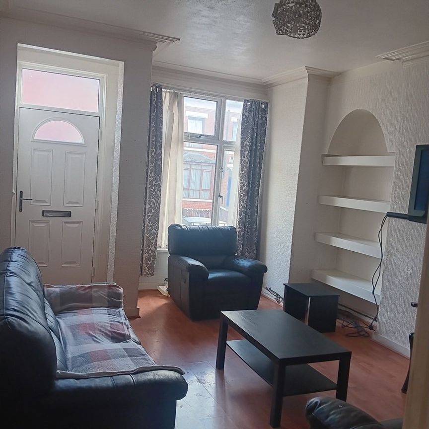 4 Bed Terraced House, Brudenell Avenue, LS6 - Photo 1