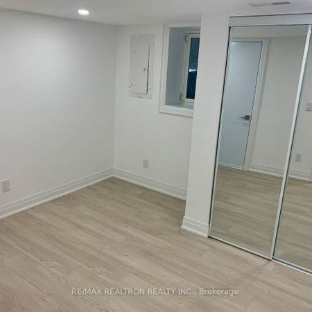 Very spacious modern home recently renovated! - Photo 3