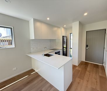 9 Te Ara Wai, Mangere East - Photo 2