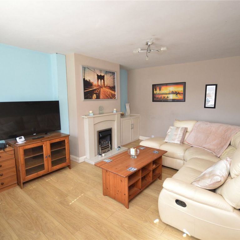 1 Bed Terraced House, Longroyd Place, LS11 - Photo 1
