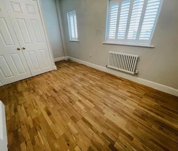 2 bedroom mews to rent - Photo 3