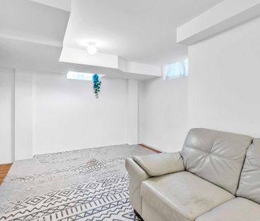 For Lease - 18 John Greene Lane, Richmond Hill, Ontario - Photo 4