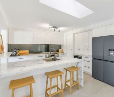 Beautifully Renovated Home with Poolside Entertaining - Photo 5