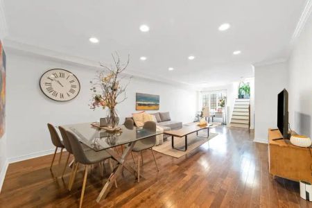 Home Away from Home - 3 bedroom, 2 bathroom with 2 floors - Photo 3