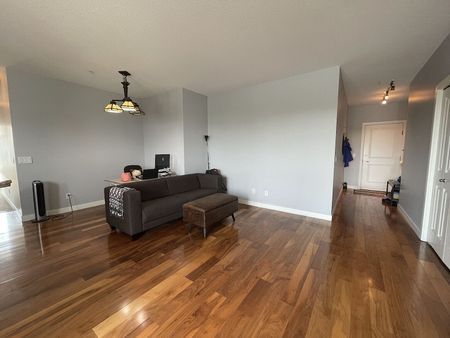 328 21 Avenue Southwest, Calgary - Photo 2