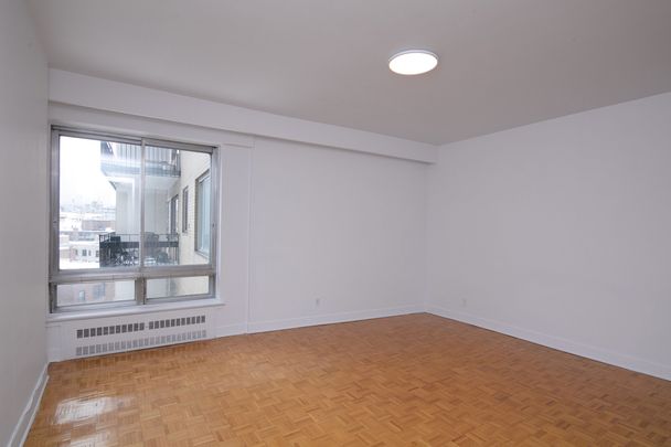 3555 Cote-des-Neiges Road - Photo 1