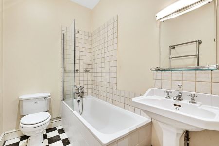 Birch Lodge, 21 Copse Hill, London, SW20 ground floor flat to rent - Photo 5