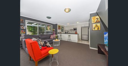 Secure & quiet complex - super modern townhouse! - Photo 2