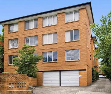 Spacious Studio Apartment In Prime Location - Photo 1