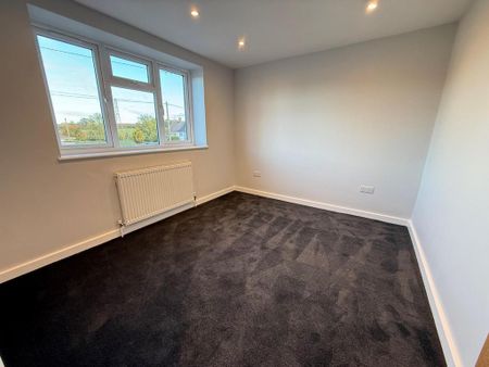 4 bedroom end of terrace house to rent - Photo 4