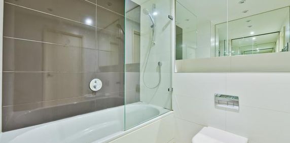 27th floor with stunning views of the cityscape & 24 Hr. Concierge - Photo 2