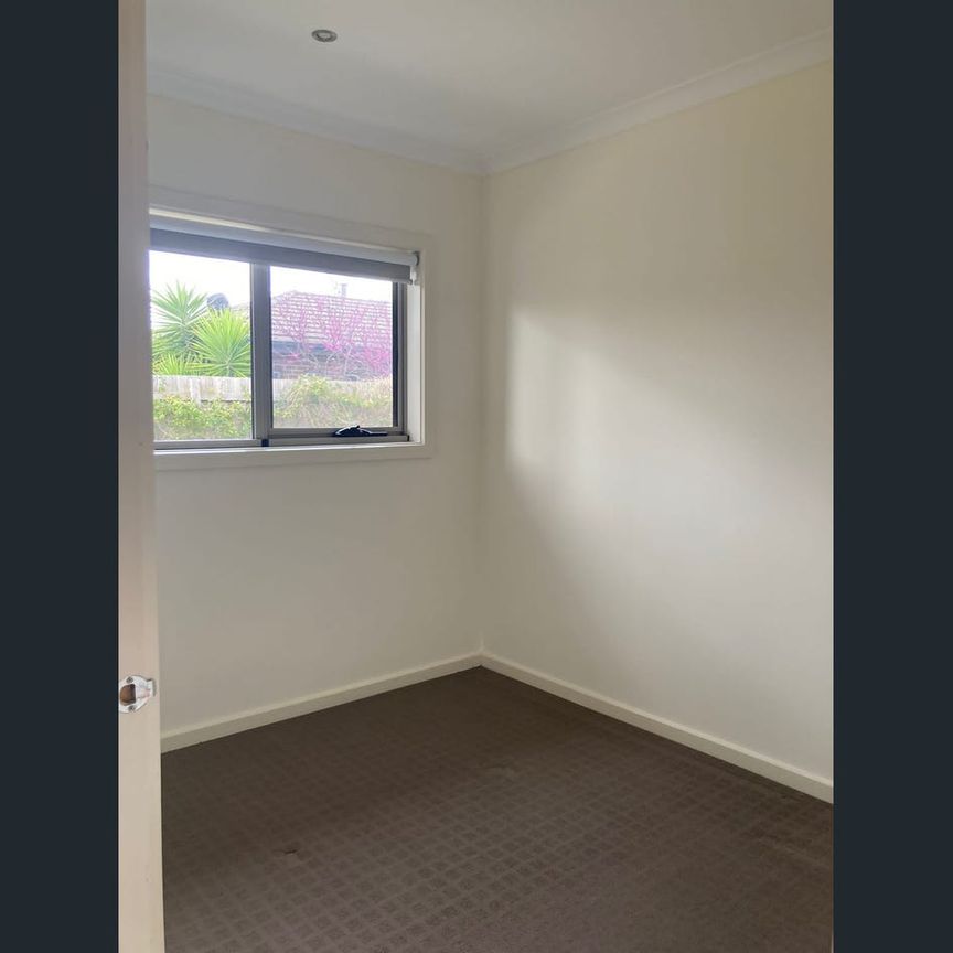 Low-Maintenance Living in a Prime Thomastown Location - Photo 1