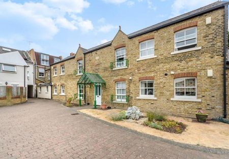 2 Bed Flat, Old Stables Yard, SW19 - Photo 5