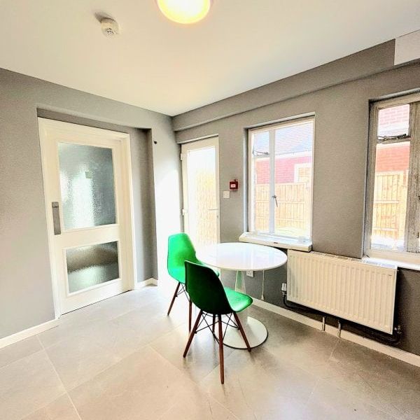 Bushey Grove Road, Bushey WD23 2JJ, Property for rent - Photo 1