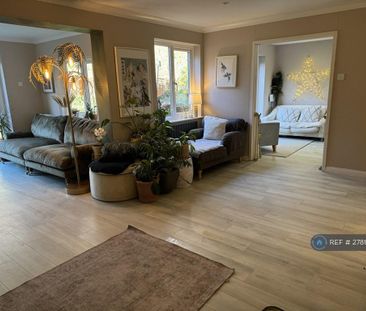 5 bedroom detached house to rent - Photo 4