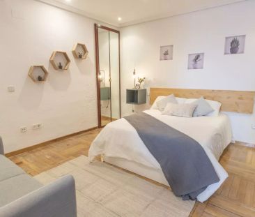 Room in a shared 6-bedroom apartment for rent in Gaztambide - Photo 5