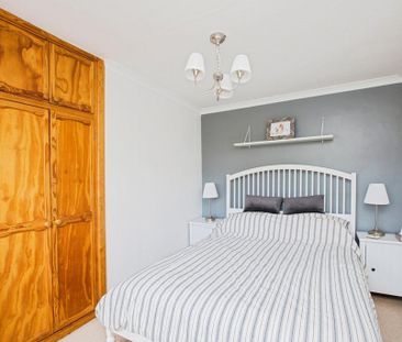 2 bedroom end of terrace house to rent - Photo 3