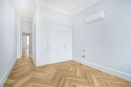 Refurbished two bedroom two bathroom flat in the heart of Earl's Court. - Photo 5