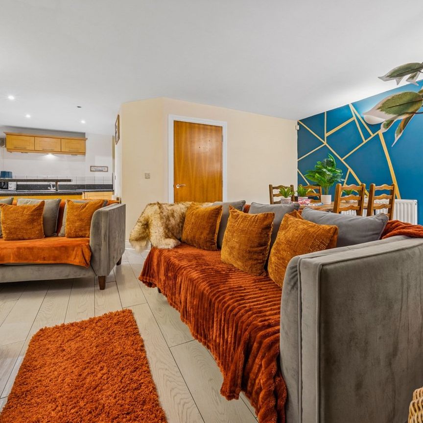 4 Bed Detached House, Bear Yard Mews, BS8 - Photo 1