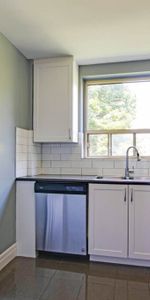 Crown Hill Place Apartments - Photo 3