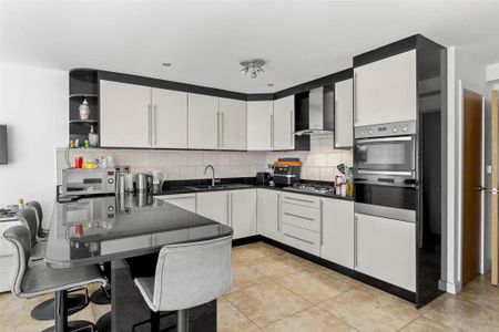 1 bedroom in a house share to rent - Photo 3