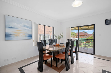 Stylish & Convenient Apartment in Quiet Allawah Pocket - Photo 3