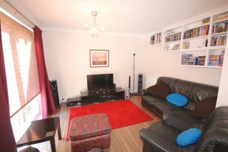 4 bedroom semi-detached house to rent - Photo 4