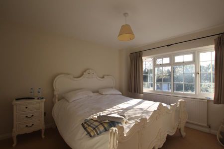 Old Avenue, West Byfleet, Surrey, KT14 - Photo 4