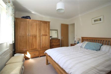 4 bedroom detached house to rent - Photo 2
