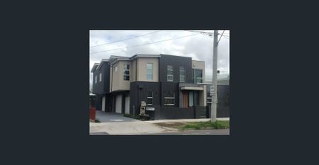 Modern Townhouse Living - Photo 5