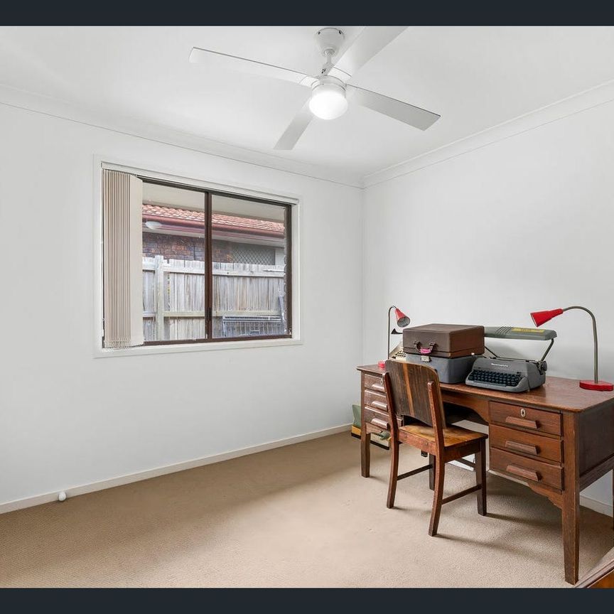 STYLISH HOME IN HELENSVALE NOW AVAILABLE FOR RENT, PRIME LOCATION - CLOSE TO EVERYWHERE - Photo 1