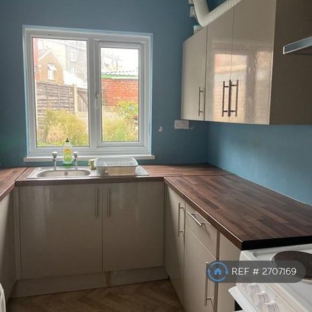 2 bedroom terraced house to rent - Photo 3