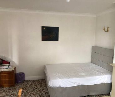 3b1b, St Nicholas Avenue, RM12 4PR Room 1 Room 2 - Photo 6