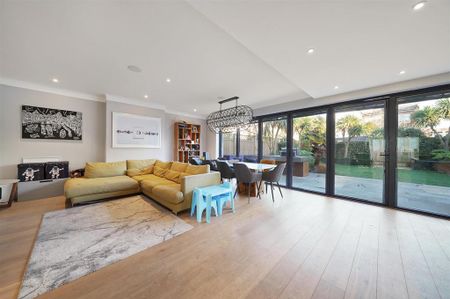 5 bedroom terraced house to rent - Photo 2